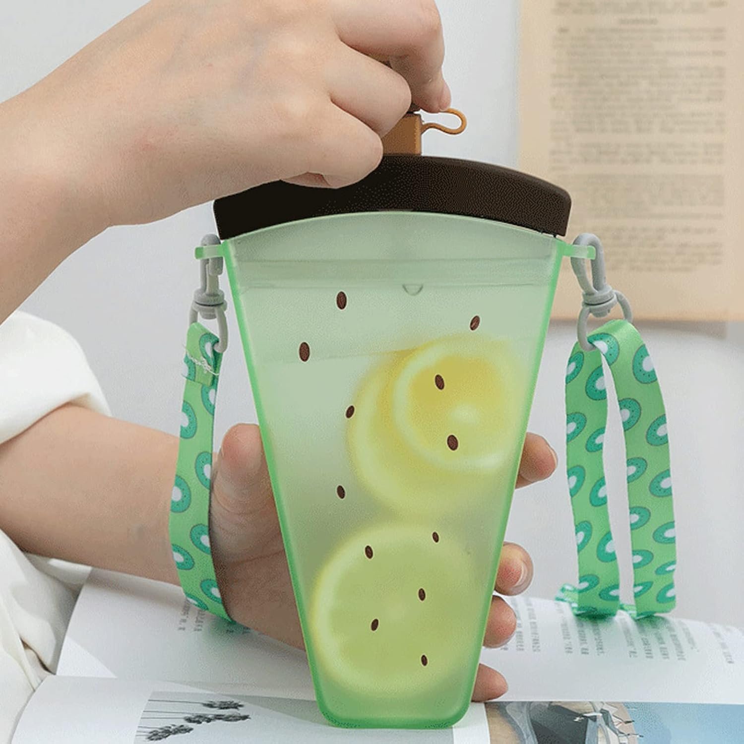 Botella en Forma de Paleta Kiwi
